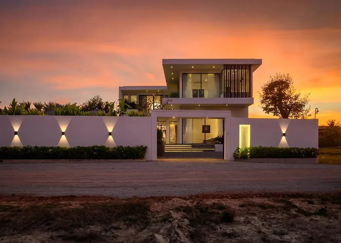Villa Porchey Private - Free Airport Pick-up, Private Transportation And Dedicated Butler