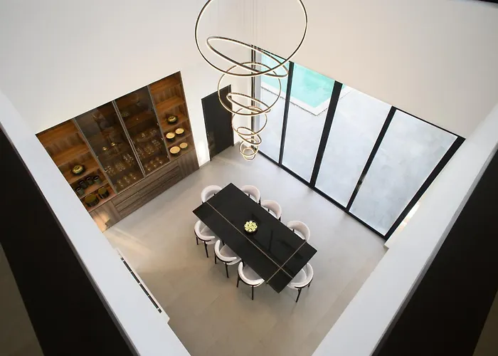 Porchey Private - Free Airport Pick-up, Private Transportation And Dedicated Butler *