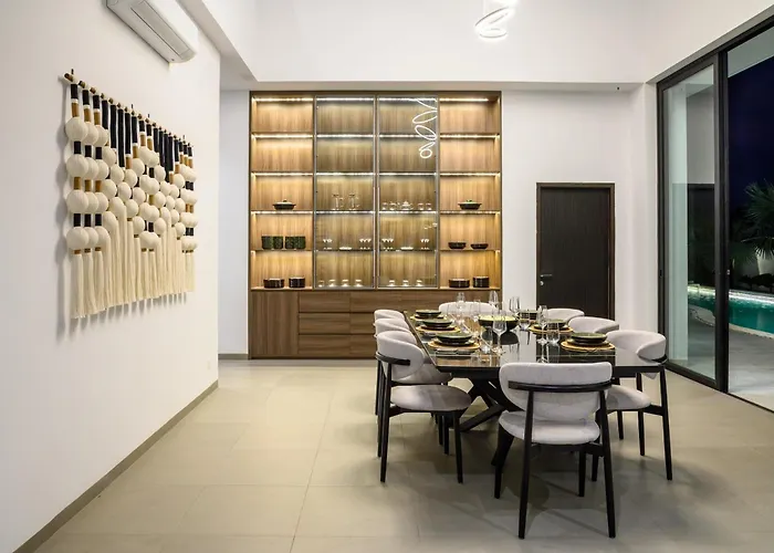 Villa Porchey Private - Free Airport Pick-up, Private Transportation And Dedicated Butler *