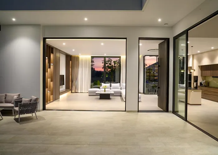 Villa Porchey Private - Free Airport Pick-up, Private Transportation And Dedicated Butler *